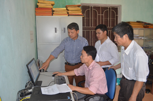 Đảng ủy xã Vĩnh Đồng (Kim Bôi) tập trung chuẩn bị văn kiện báo cáo chính trị trình ĐHĐB xã sẽ diễn ra vào trung tuần tháng 5/2015.

